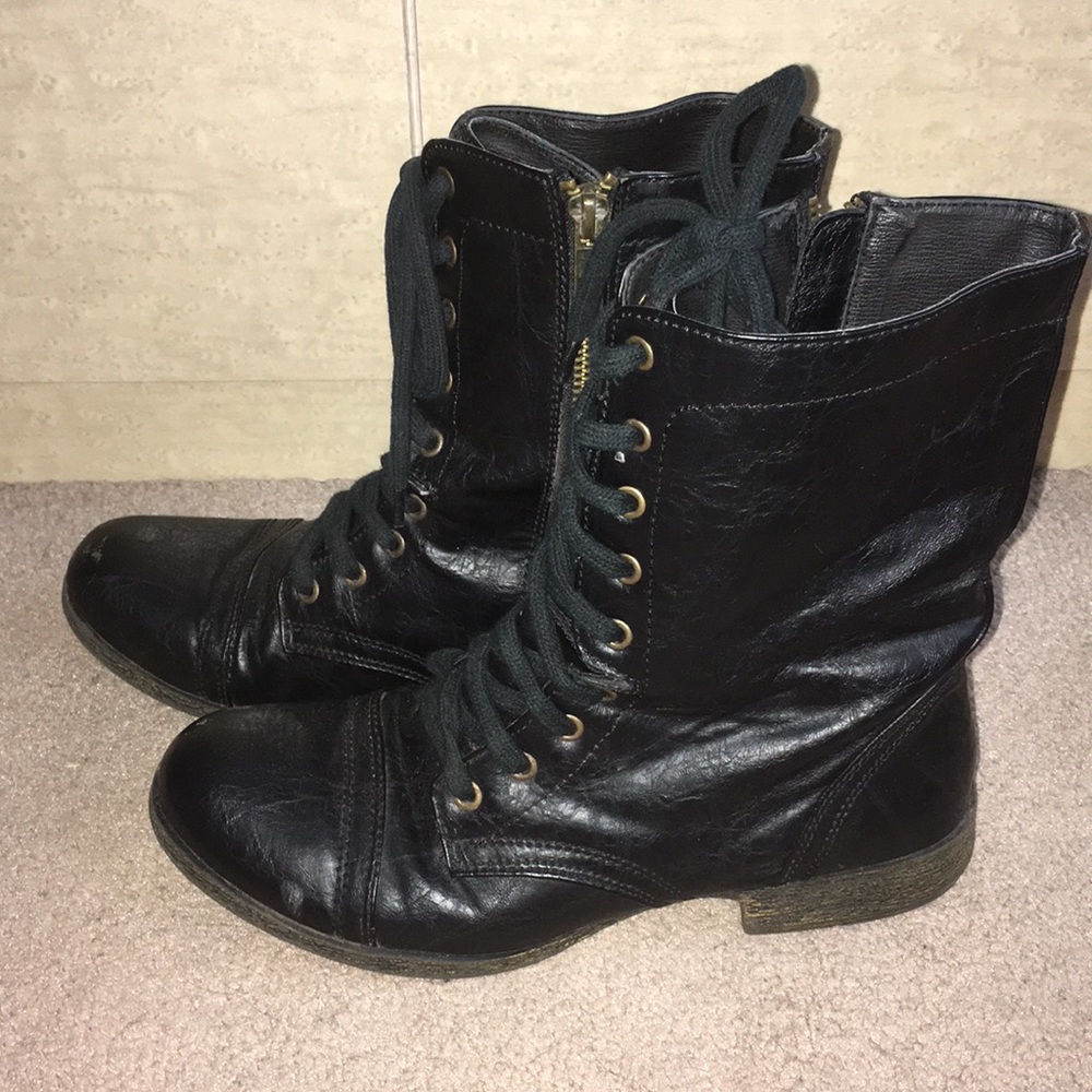 Combat boots